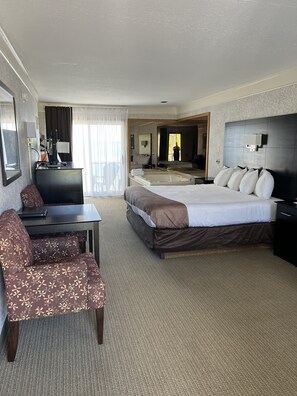 ألحفة محشوة بالريش وأسرّة سليكت كومفورت ومساحة عمل للكمبيوتر المحمول