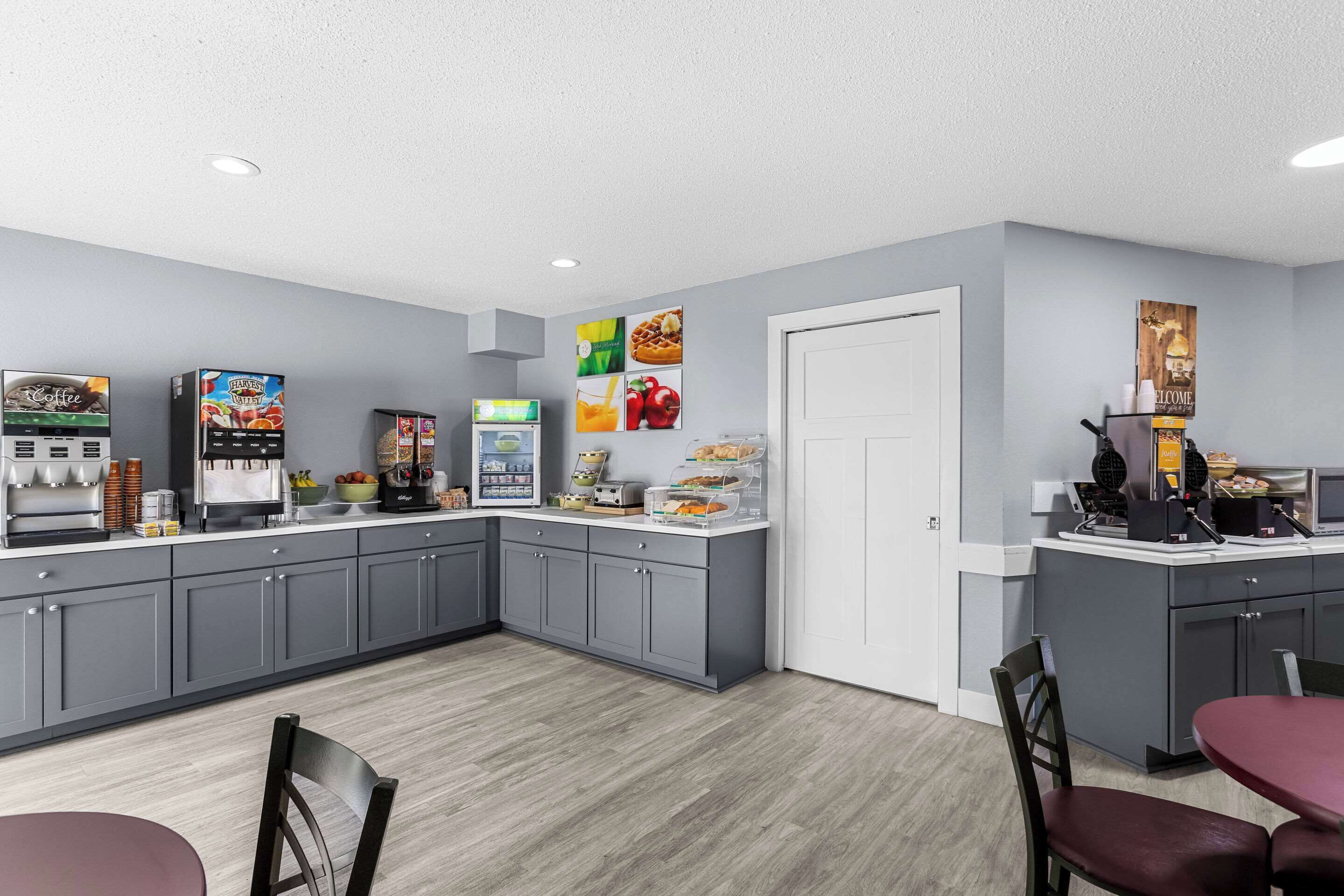 free daily continental breakfast