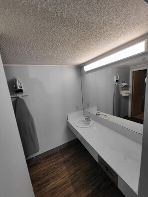 Room, 1 King Bed, Non Smoking | Bathroom | Shower, towels, soap, toilet paper