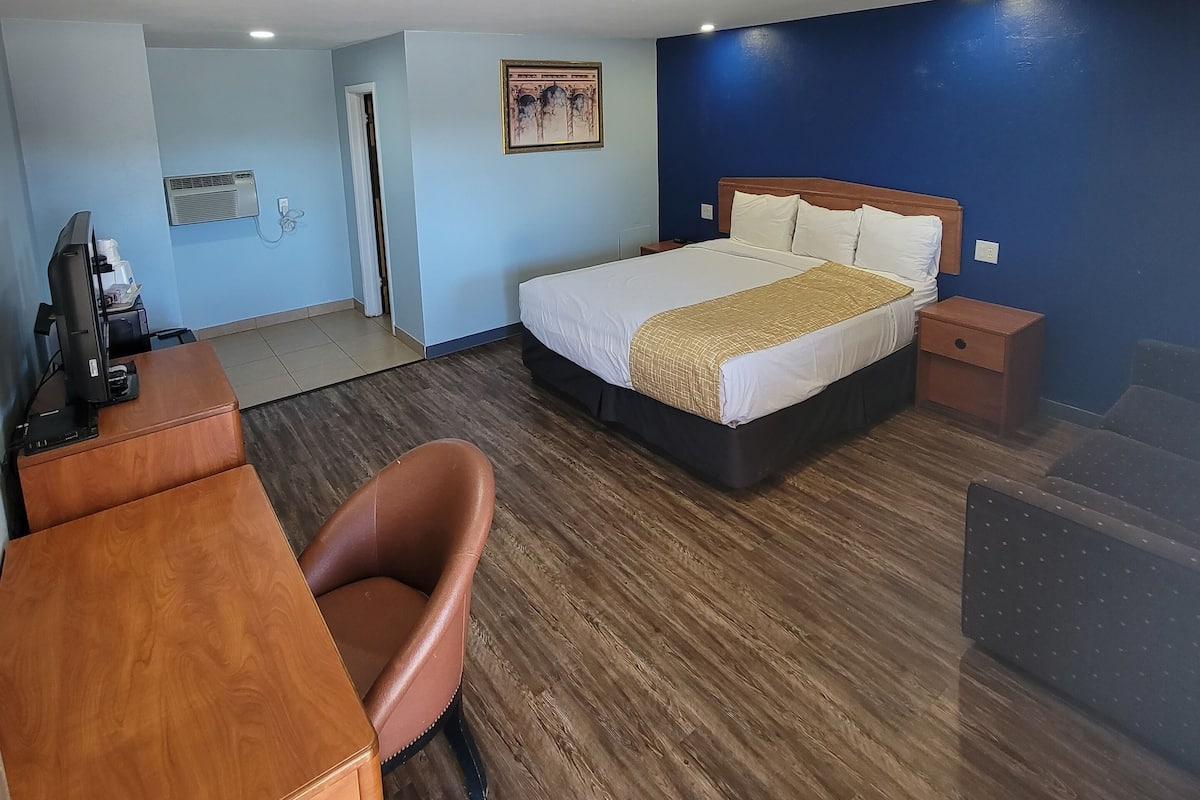Habitación, 1 cama de matrimonio grande, no fumadores | Escritorio, tabla de planchar con plancha, cunas gratuitas