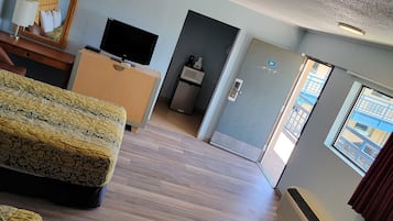 Quarto, várias camas, para não fumantes | Escrivaninha, ferros/tábuas de passar roupa, berços grátis