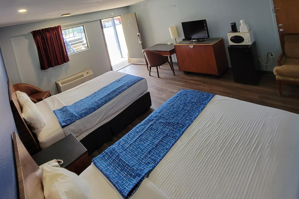 Habitación, 2 camas de matrimonio, no fumadores | Escritorio, tabla de planchar con plancha, cunas gratuitas