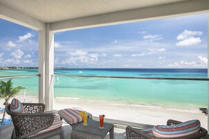 Premium bedding, in-room safe, desk, blackout drapes