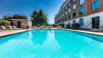 Seasonal outdoor pool, open 10:00 AM to 8:00 PM, pool loungers