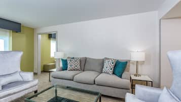 Suite, 1 King Bed | In-room safe, desk, laptop workspace, blackout drapes