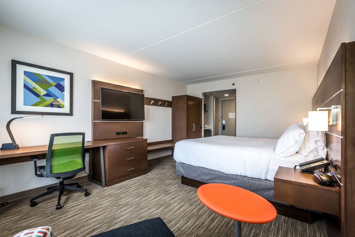 In-room safe, desk, laptop workspace, blackout drapes
