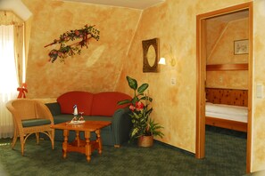 Apartment (3-5 Adults) | Living area