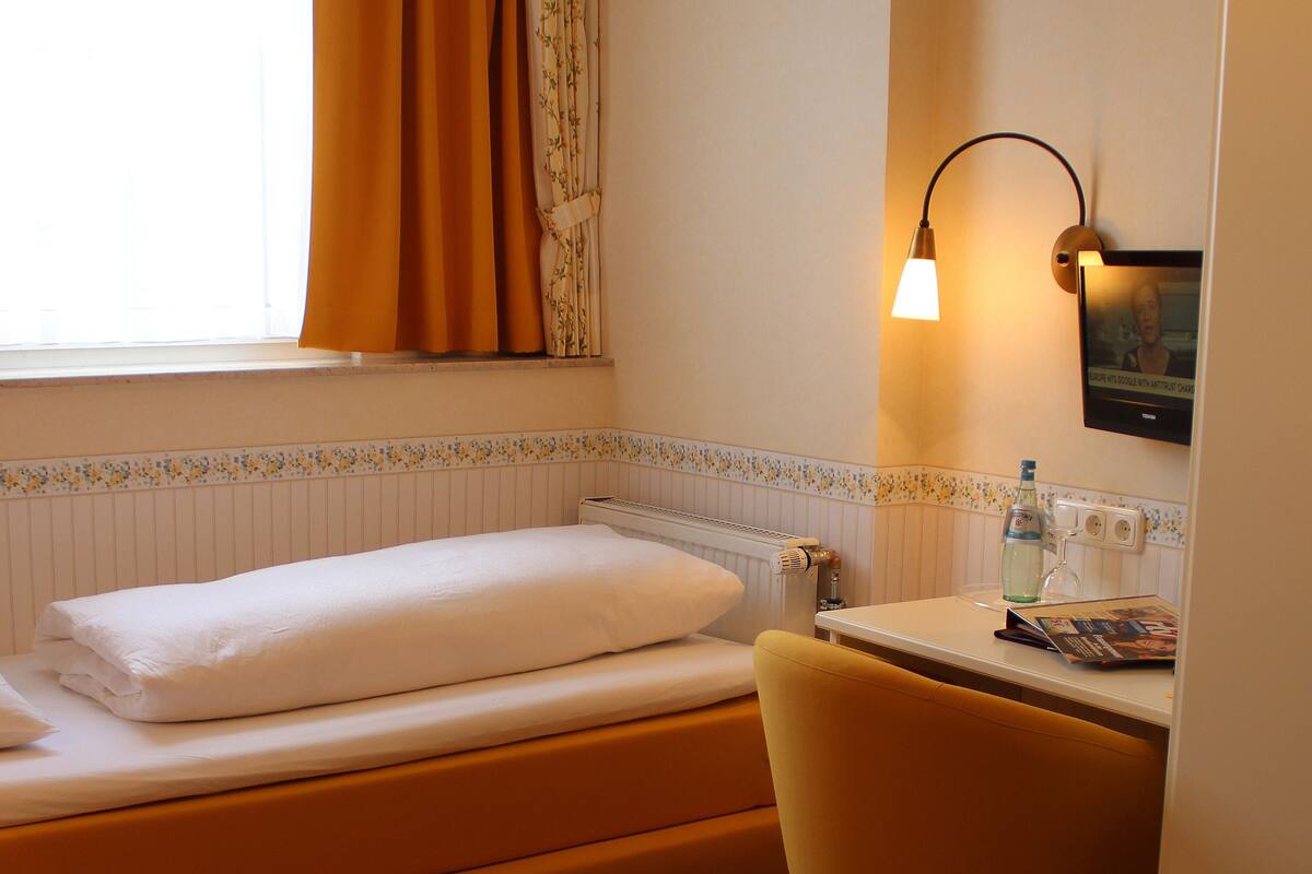 Economy Single Room, 1 Single Bed, Courtyard View