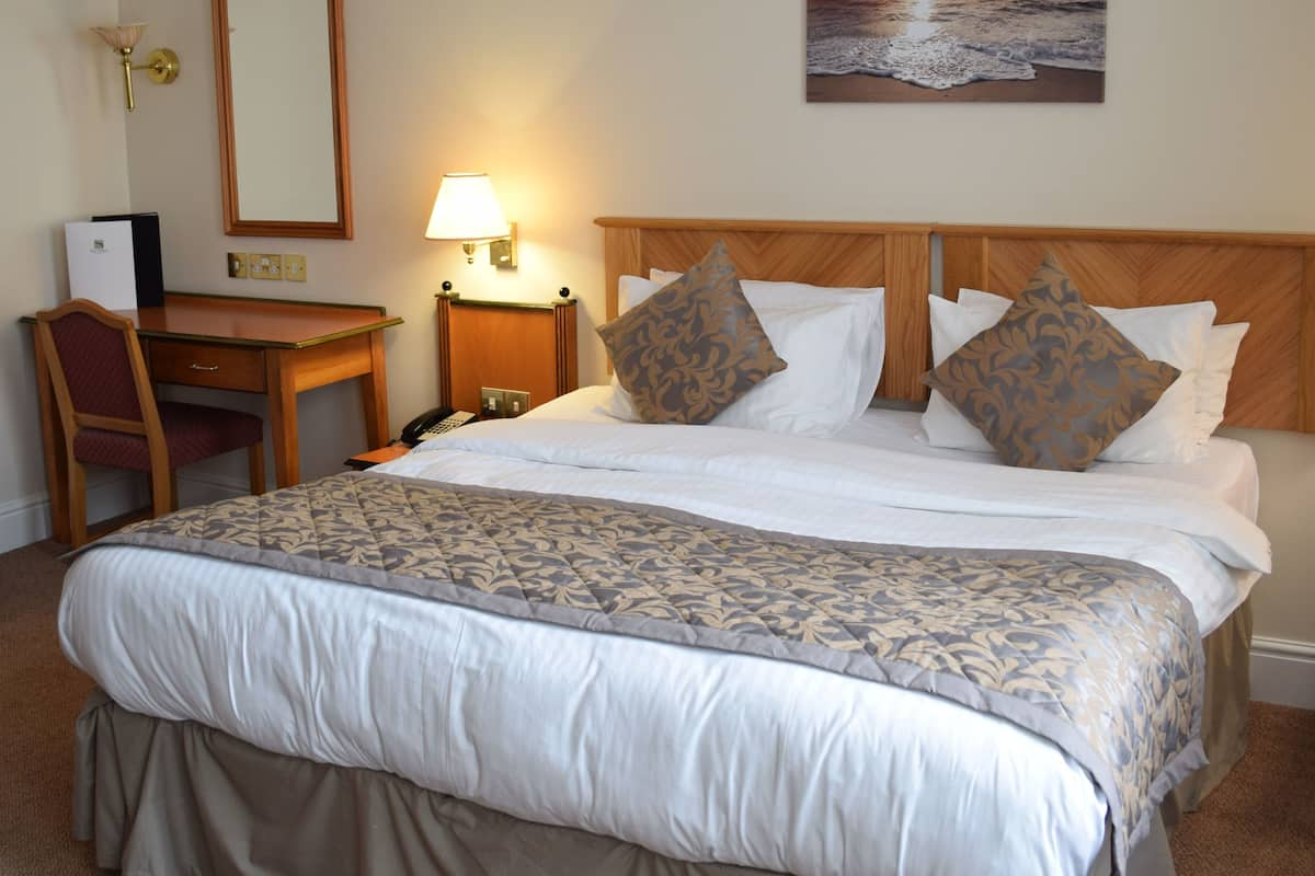 Standard Double Room | In-room safe, desk, iron/ironing board, free WiFi