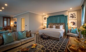 Troy Suite | Premium bedding, desk, laptop workspace, blackout curtains - Castletroy Park Hotel (Limerick)