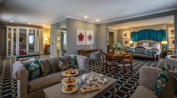 Suite presidencial | Ropa de cama de alta calidad y escritorio