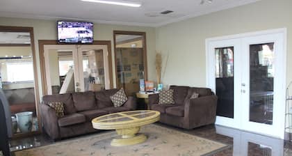 Tampa Inn - Near Busch Gardens