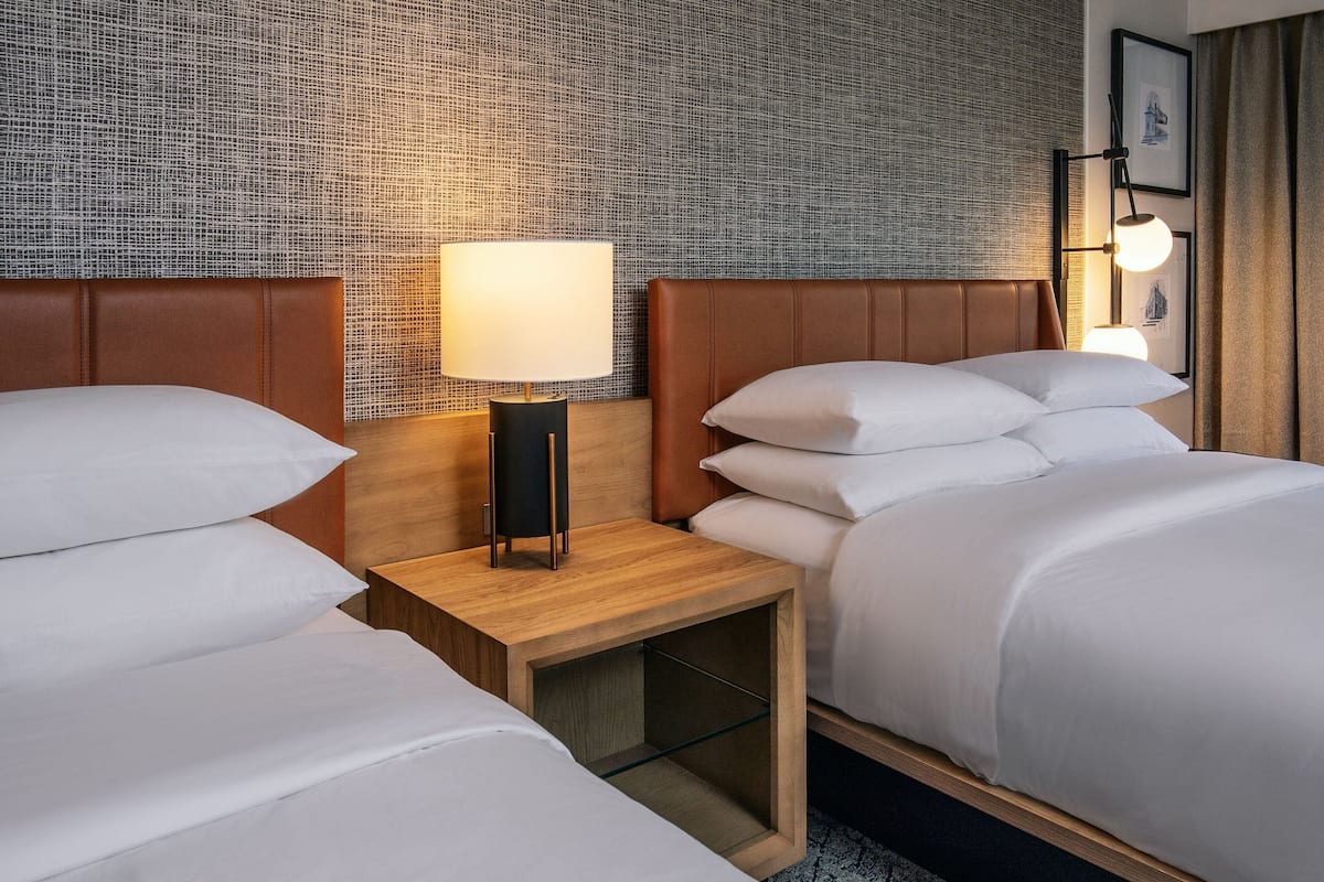 Ropa de cama de alta calidad y escritorio