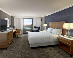 Business Room, 1 King Bed | In-room safe, desk, soundproofing, iron/ironing board - Hilton New Orleans Airport (Kenner)