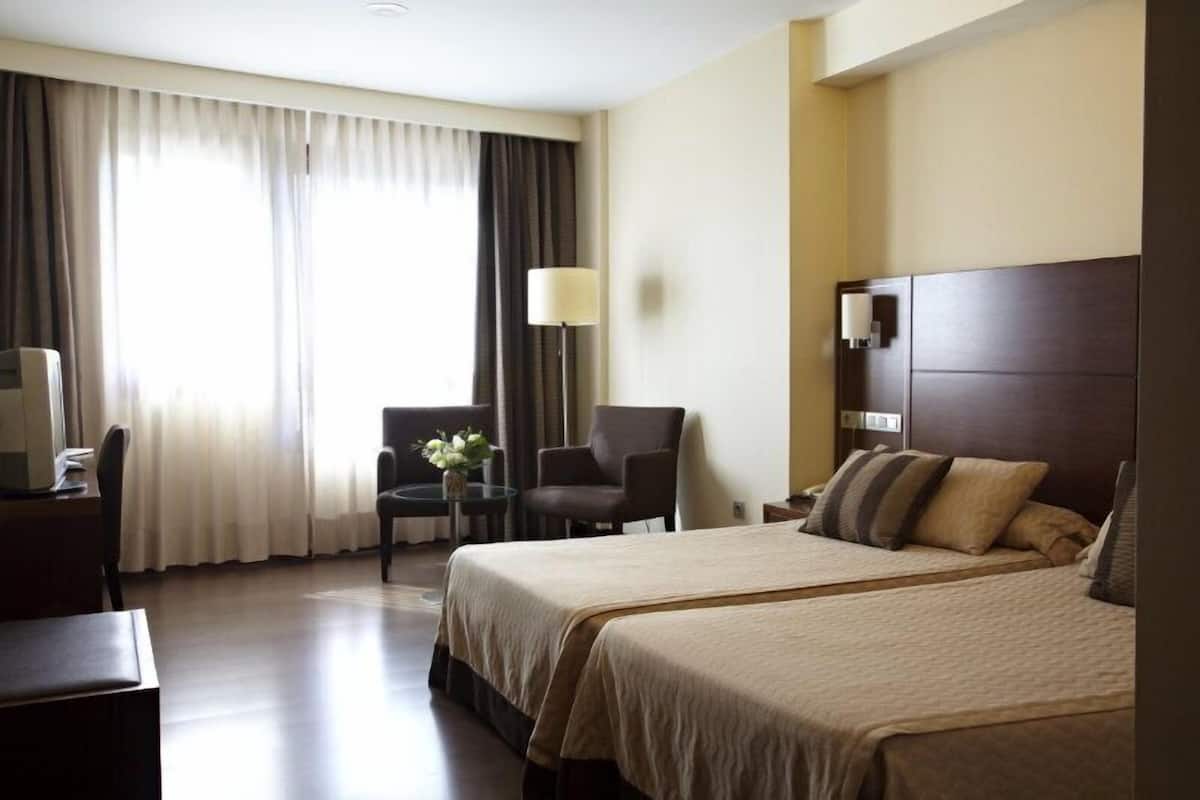 Minibar, két bảo mật tại phòng, bàn, phòng cách âm