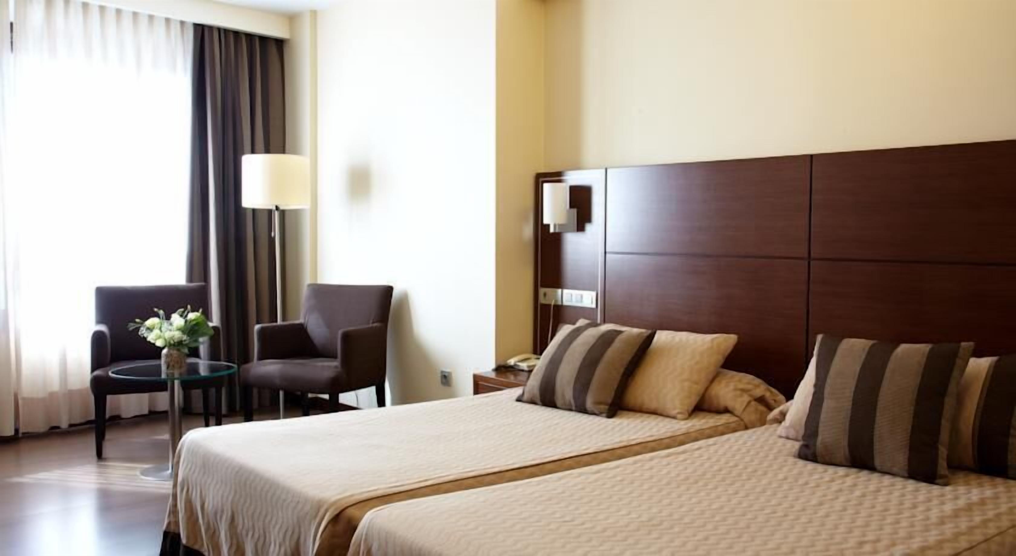 Minibar, két bảo mật tại phòng, bàn, phòng cách âm 