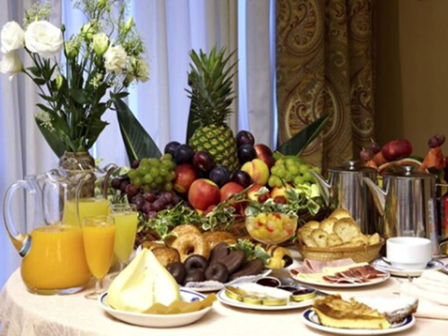 Petit déjeuner buffet servi tous les jours en supplément