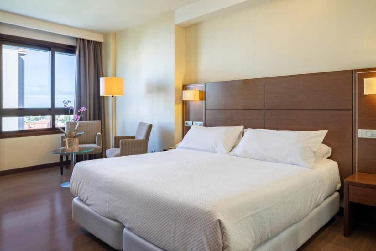 Minibar, két bảo mật tại phòng, bàn, phòng cách âm