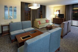 高档床上用品、办公桌、笔记本电脑工作区、遮光窗帘