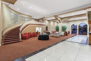 Lobby - Ramada by Wyndham Fresno North (Fresno)