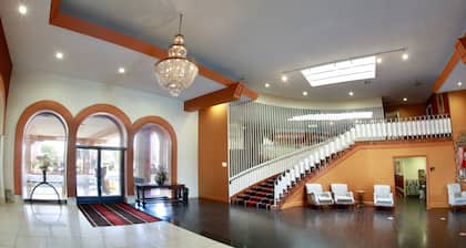 Ramada by Wyndham Fresno North