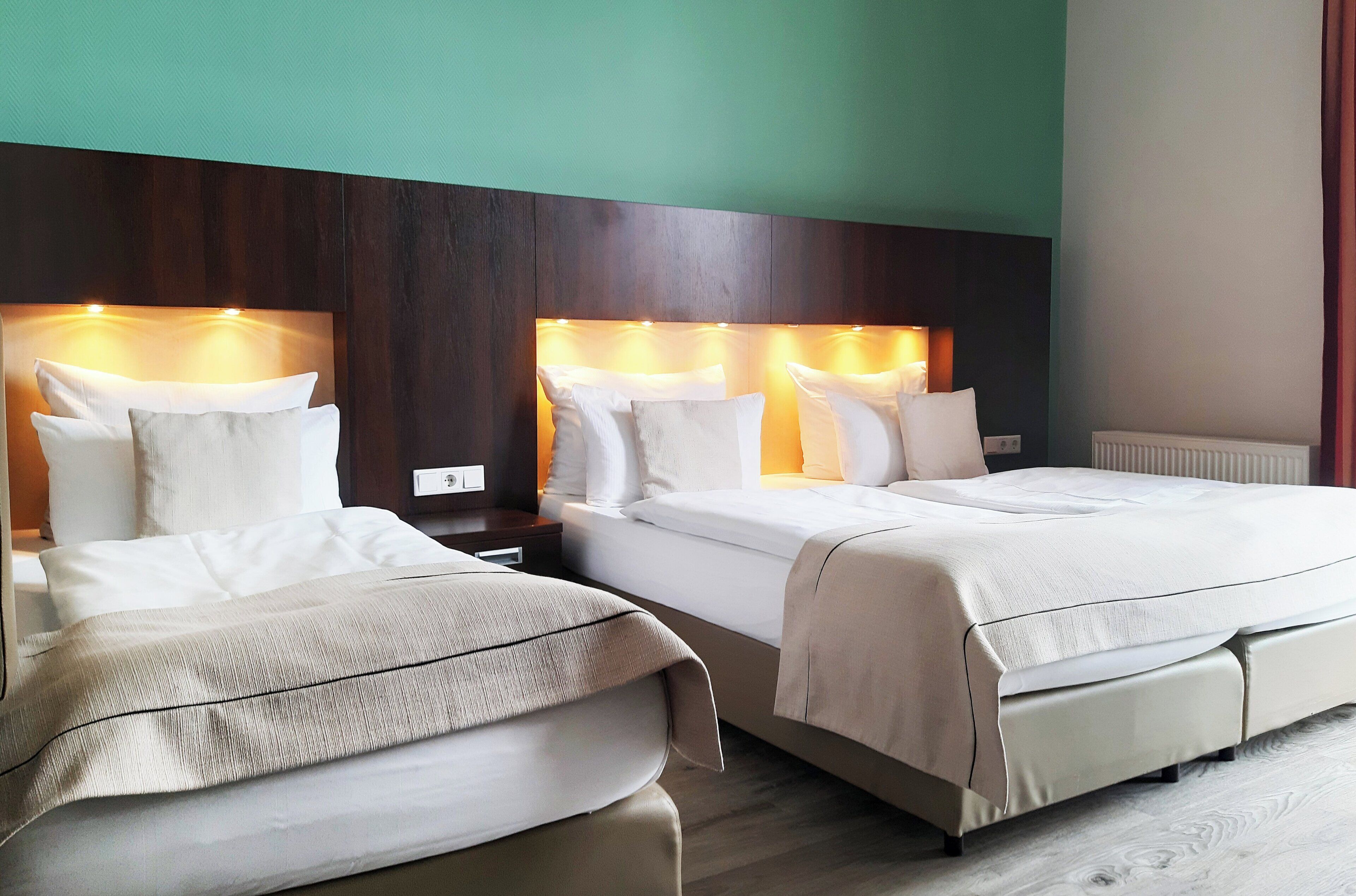 Pengeskab på værelset, individuel indretning, skrivebord