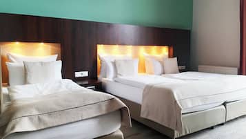 Brankas, dilengkapi dengan perabotan berbeda-beda, dan meja kerja