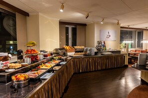 Free daily buffet breakfast