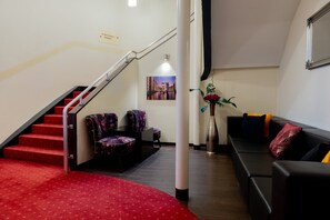 Reception - Garner Hotel Hamburg Graf Moltke by IHG (Hamburg)