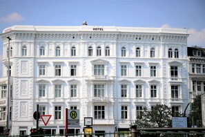 A white building with "HOTEL" signage, multiple windows, and a classical architectural style. - Garner Hotel Hamburg Graf Moltke by IHG (Hamburg)