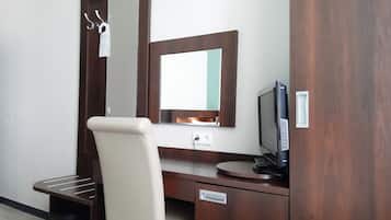 Comfort Single Room, 1 Twin Bed | Hypo-allergenic bedding, in-room safe, individually furnished, desk