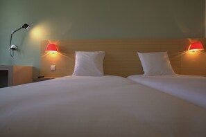 Standard Room, 2 Single Beds | Premium bedding, in-room safe, soundproofing, free WiFi