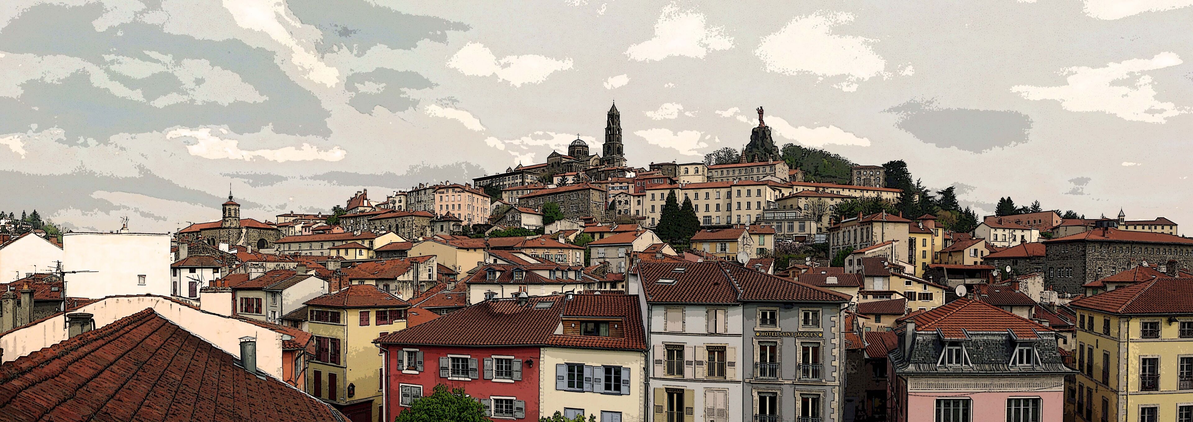 Uma área urbana densamente povoada com edifícios históricos, incluindo uma igreja de destaque com um campanário.