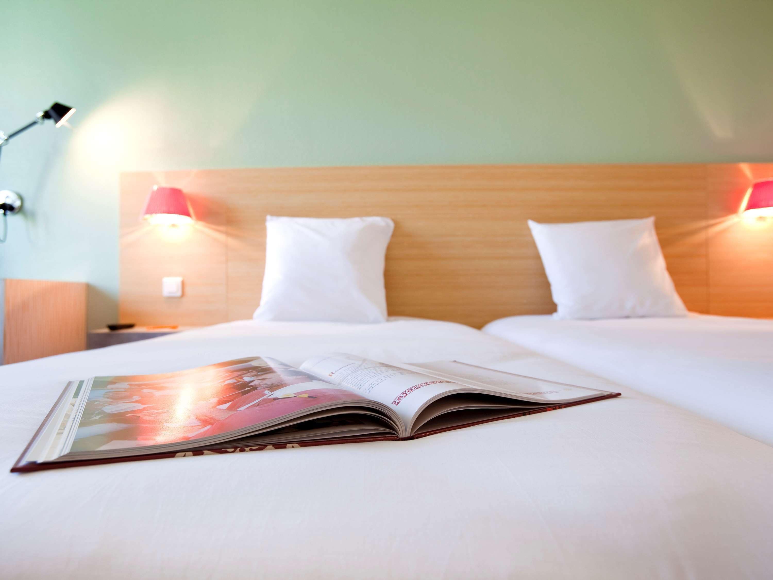 standard room, 2 single beds | premium bedding, in-room safe, soundproofing, free wifi