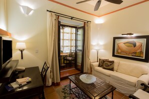 Caja de seguridad en la habitación y decoración personalizada 