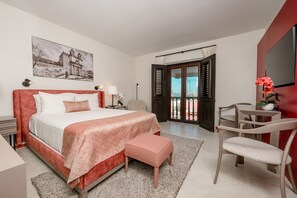 Caja de seguridad en la habitación y decoración personalizada 