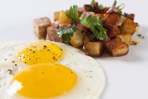 Tägliches nach Wunsch zubereitetes Frühstück gegen Gebühr