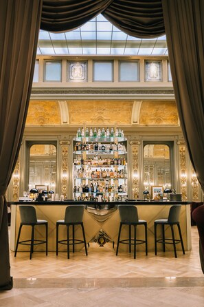 Cocktail bar