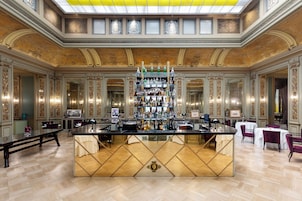 Cocktail bar