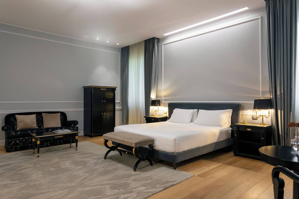 Junior Suite | 1 bedroom, Egyptian cotton sheets, premium bedding, memory foam beds