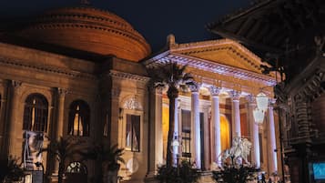 عرض مسرحي