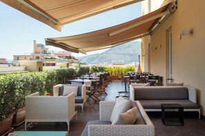 2 restauranter, lunsj serveres