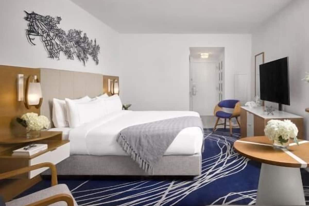 Premium bedding, in-room safe, laptop workspace, blackout drapes