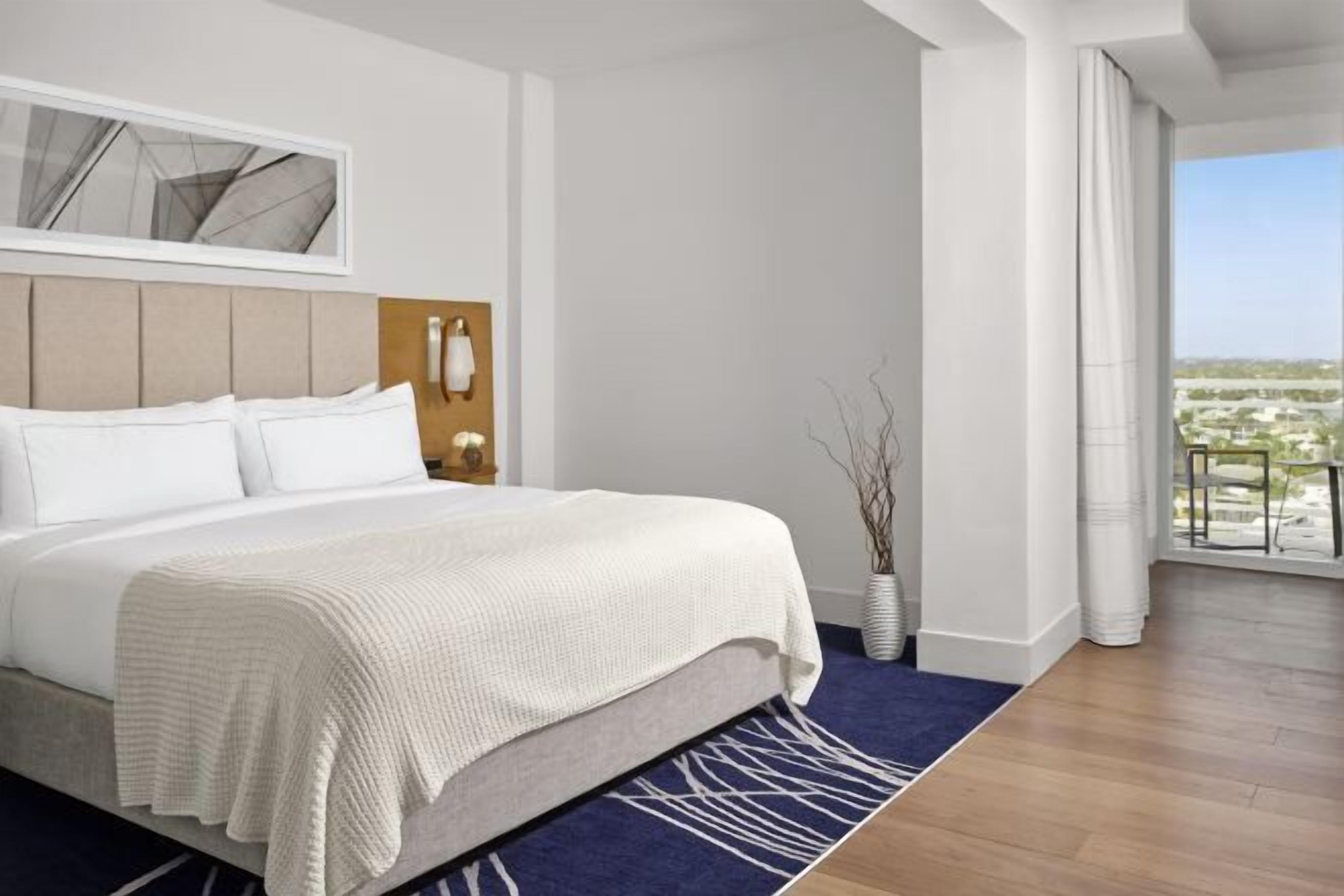 Premium bedding, in-room safe, laptop workspace, blackout curtains