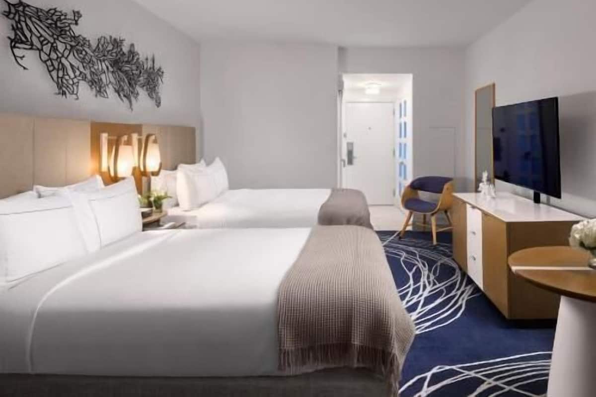 Premium bedding, in-room safe, laptop workspace, blackout drapes
