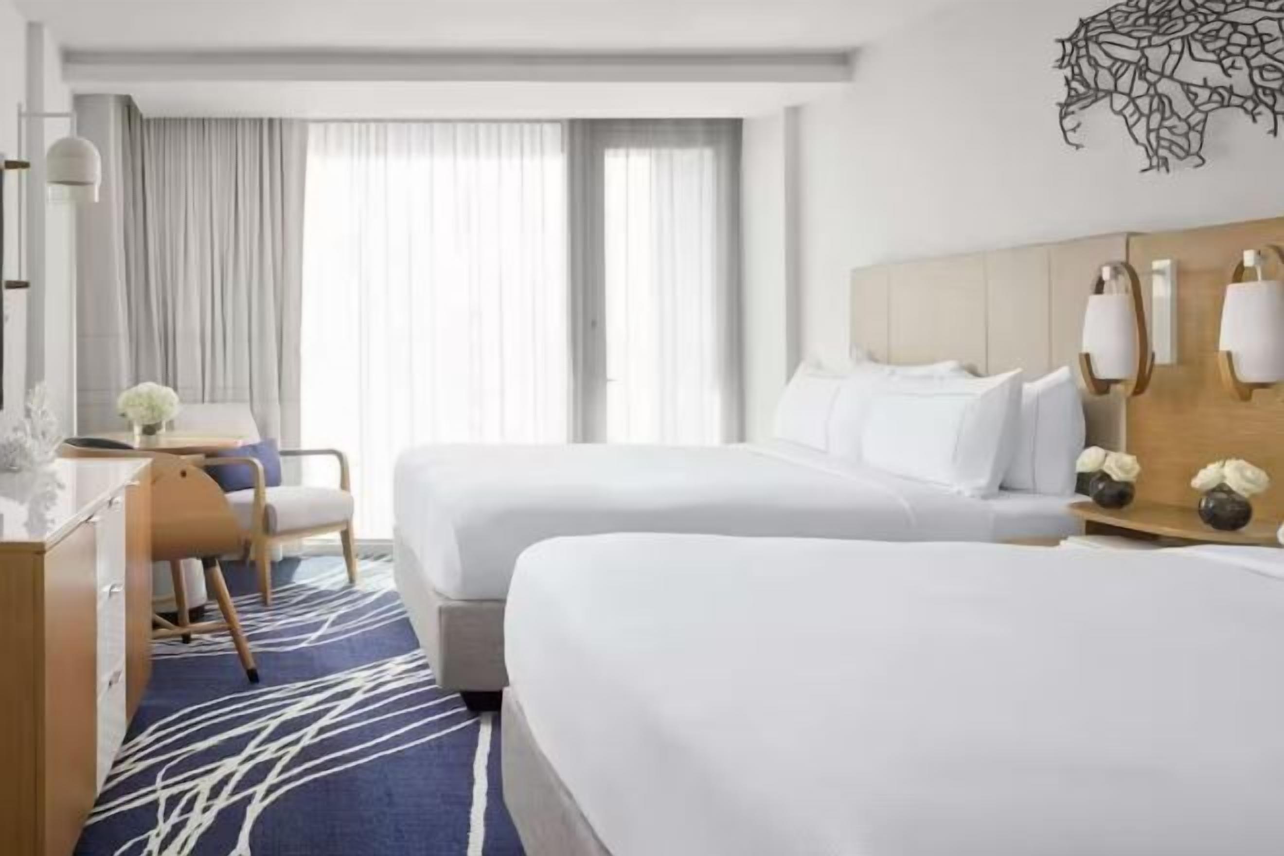 Premium bedding, in-room safe, laptop workspace, blackout curtains