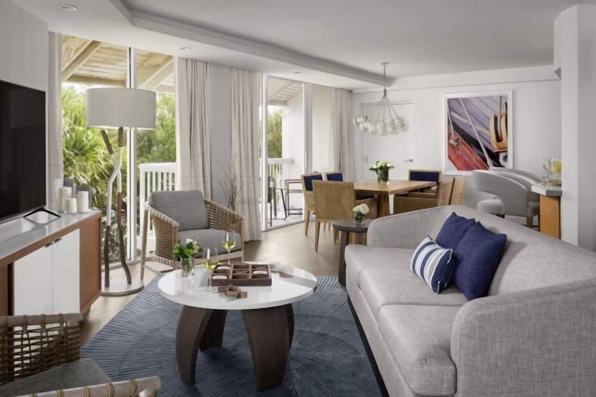 디지털 채널 시청이 가능한 55인치 LCD TV, TV, 유료 영화