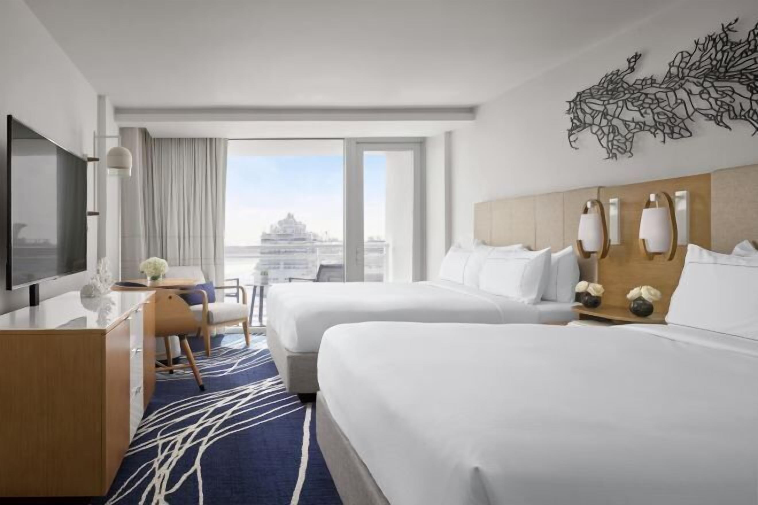 Premium bedding, in-room safe, laptop workspace, blackout curtains