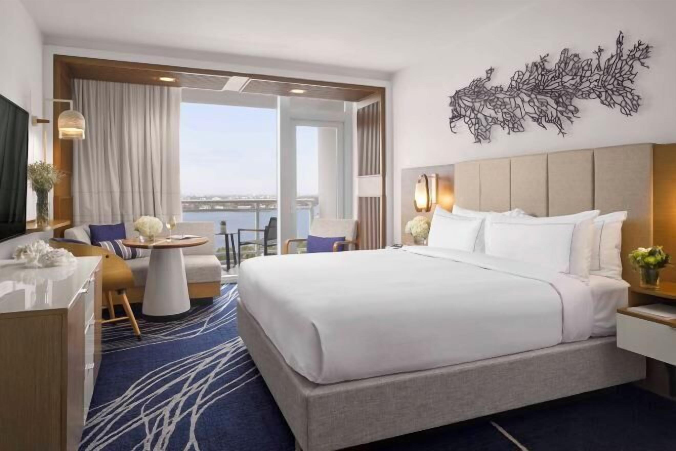 Premium bedding, in-room safe, laptop workspace, blackout curtains