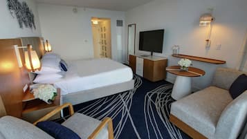 1 King - Exterior Wing | Premium bedding, in-room safe, laptop workspace, blackout drapes